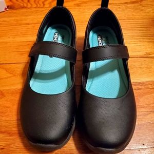 Girls school shoes. Worn twice.